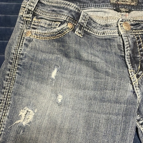 3 Pairs Silver Brand Cropped Jeans - Picture 9 of 10